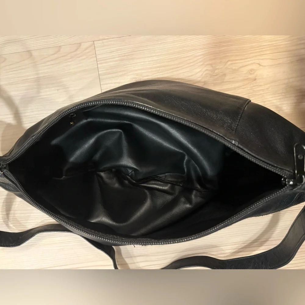 Like New! Vintage 1980’s Patchwork Black Leather Hobo Shoulder Bag